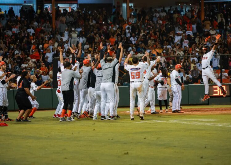 ¡BRYAN DE LA CRUZ: JONRONAZO MVP SENTENCIA EL DUELO TOROS-ÁGUILAS!
