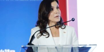 Leah Francis Campos: Descubre las Señales Políticas y Económicas Clave