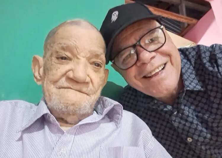 Miles despiden al Padre Santana Martínez en su último adiós