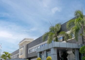 La Fusión Economía y Hacienda Desencadena Despidos y un Seísmo Interno