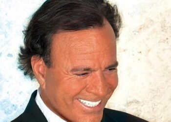 Julio Iglesias destapa los mensajes de las mujeres que lo acusan de agresión sexual
