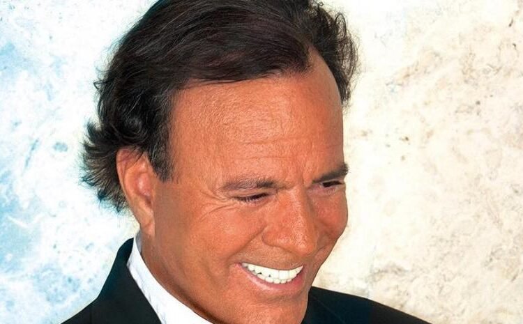 Julio Iglesias destapa los mensajes de las mujeres que lo acusan de agresión sexual