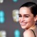 Emilia Clarke se fracturó una costilla ¡grabando sexo para su nueva serie!
