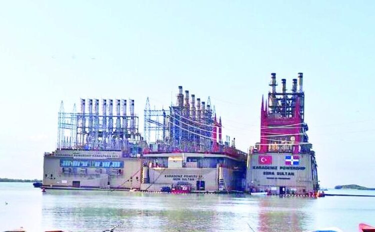 Escándalo ambiental en Azua: Barcaza contamina Los Negros