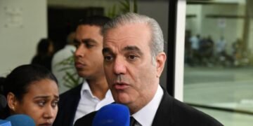 Luis Abinader califica a Ramón Alburquerque de «ejemplo de superación»