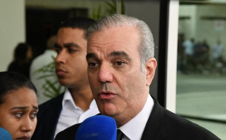 Luis Abinader califica a Ramón Alburquerque de «ejemplo de superación»