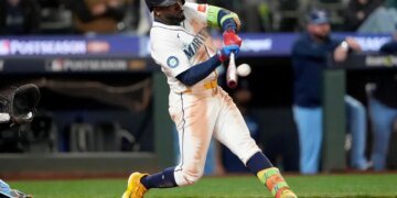 ¡BOMBAZO! Randy Arozarena firma contrato millonario con los Marineros