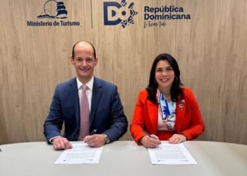 FITUR impulsa la seguridad y bienestar de turistas con acuerdo clave