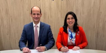 FITUR impulsa la seguridad y bienestar de turistas con acuerdo clave