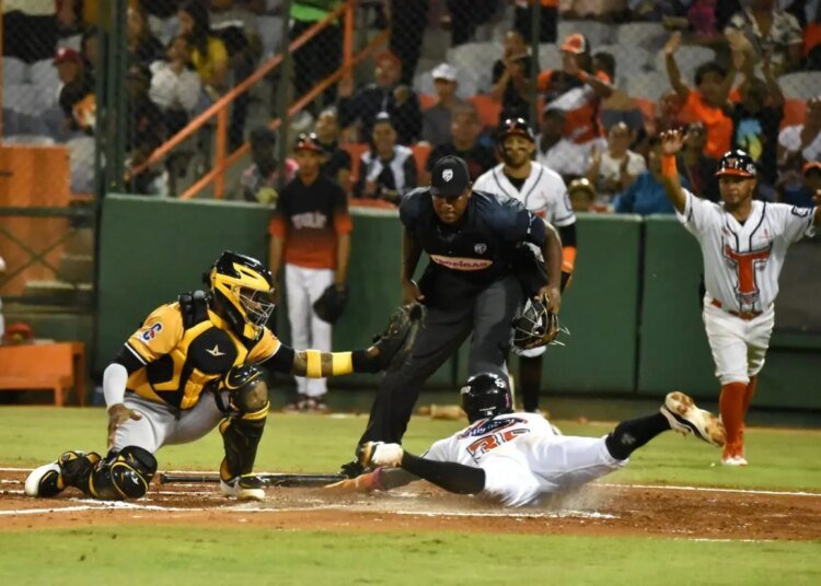 Lidom Anula Partido: Toros Ganan 1.5 Juegos de Ventaja Clave Ante Águilas