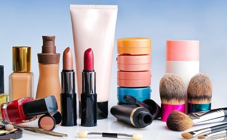 ¡Adiós PFAS! Francia Prohíbe ‘Químicos Eternos’ en Maquillaje y Ropa