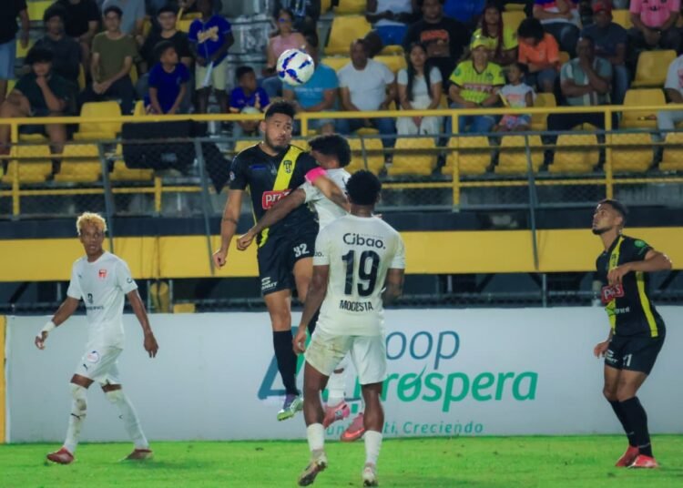 Moca FC: ¿Quién detiene al líder solitario del fútbol dominicano?