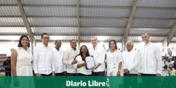 Abinader cumple el sueño de 500+ familias en Neiba con históricos títulos de propiedad