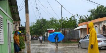 Alerta en 6 provincias por fuertes lluvias ante el paso de una vaguada y frente frío