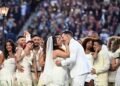 Bad Bunny hace historia con una boda de verdad en su show del Super Bowl