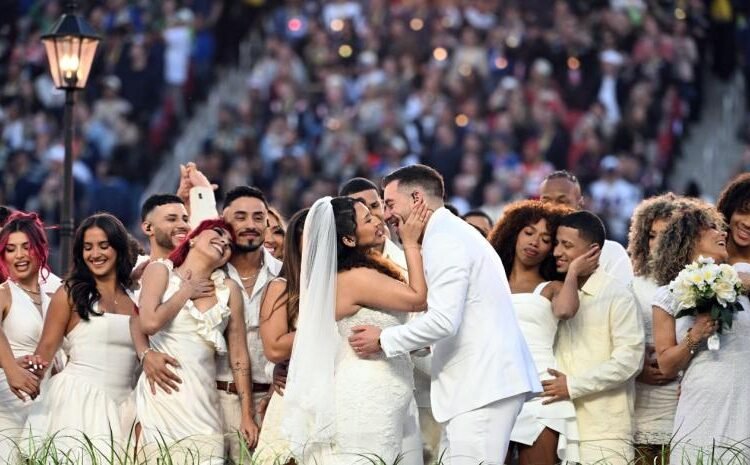 Bad Bunny hace historia con una boda de verdad en su show del Super Bowl
