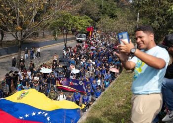 Marea chavista se moviliza: miles exigen a Estados Unidos la liberación de Maduro