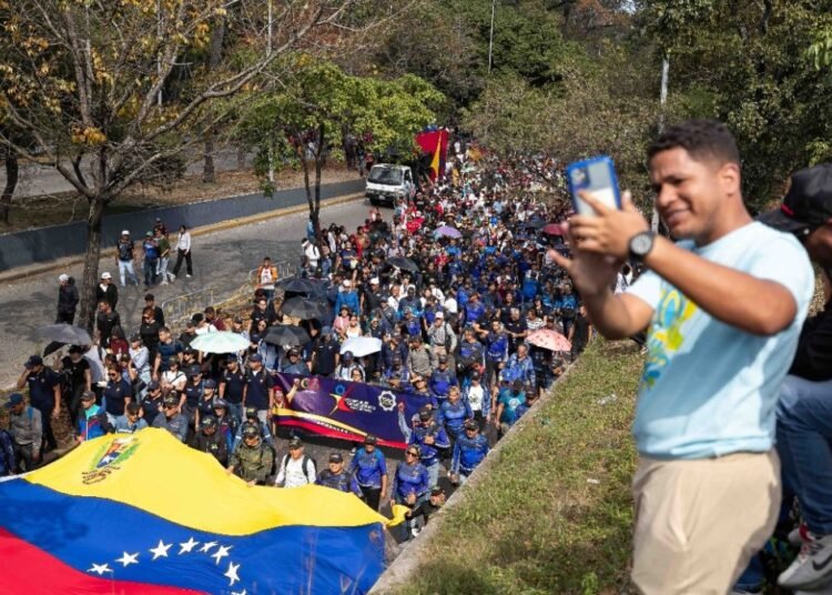 Marea chavista se moviliza: miles exigen a Estados Unidos la liberación de Maduro