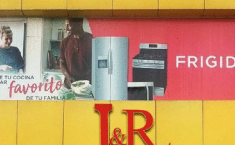 Voraz incendio reduce a cenizas L&R Comercial en Villa Mella: Empresa confirma pérdida total