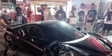 El Alfa sufre aparatoso accidente al chocar su lujoso Ferrari contra un poste en el Distrito Nacional