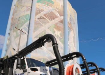 Gobierno entrega cuatro modernos camiones succionadores para optimizar los servicios de la Caasd