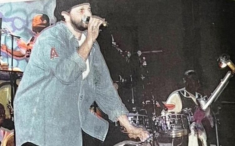 De la bicicleta a los drones: Juan Luis Guerra revoluciona Santiago y sube la bilirrubina con su show del 2026