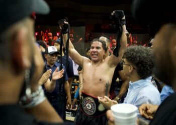 Cristian Casablanca derrota al Sr. Jiménez con un triunfo espectacular en el tercer asalto