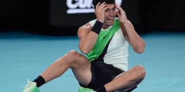 Alcaraz Conquista Australia: ¡Hito Histórico en Grand Slams!