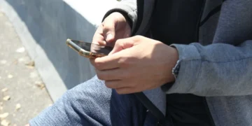 Por qué buscar consejos médicos en la IA es peligroso según un nuevo estudio