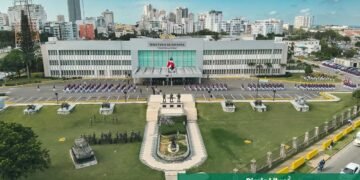 Abinader sacude las Fuerzas Armadas con nuevos ascensos y retiros por decreto