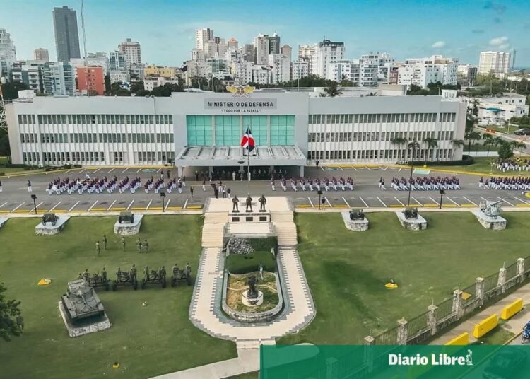 Abinader sacude las Fuerzas Armadas con nuevos ascensos y retiros por decreto