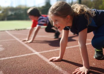 Deporte de equipo vs individual: guía para elegir el mejor para el desarrollo de tu hijo