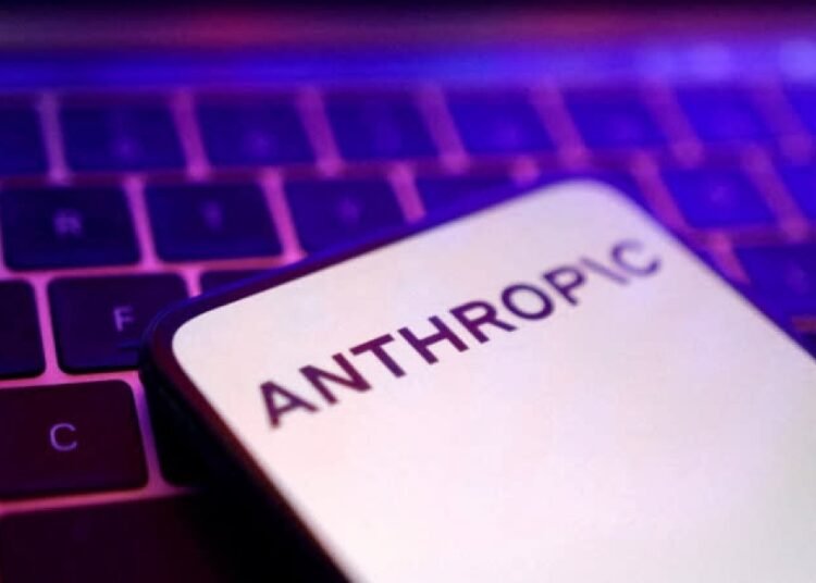 WhatsApp toma el mando, Anthropic desafía al Pentágono y las noticias tecnológicas que marcan tendencia