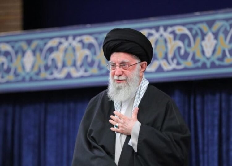 ¿Murió Ali Jameneí? La verdad tras los rumores de ataques de EE. UU. e Israel contra Irán