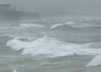 Alerta por oleaje peligroso y pocas lluvias: Así será el clima este miércoles