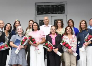 Colegio Santa Teresita reconoce la trayectoria de exrector de APEC y destacados líderes egresados de sus aulas