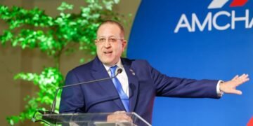 Ministro de Hacienda sentencia que el país está saturado de impuestos que no se justifican