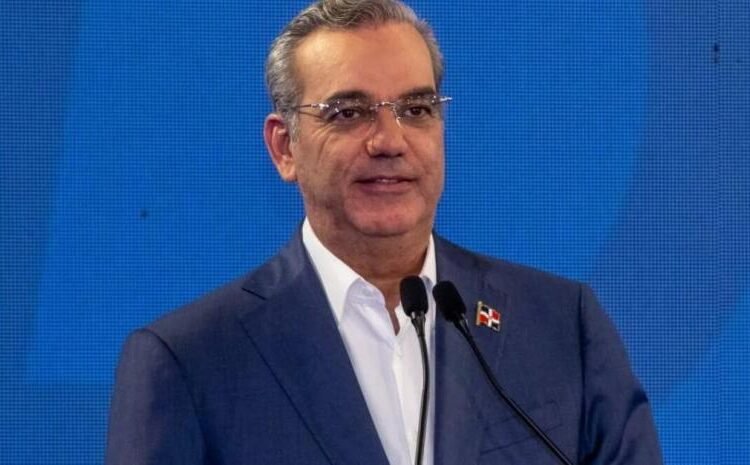 Abinader se compromete a expandir las libertades públicas tras informe de la SIP