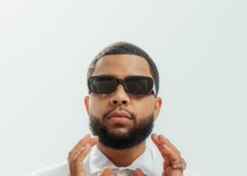 Jezzy hace historia al debutar en Billboard con el éxito Qué sensación remix