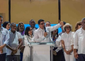 Dío Astacio rinde un emotivo e histórico tributo al legado de Peña Gómez en Santo Domingo Este
