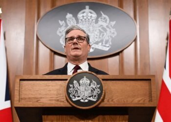 Reino Unido prepara un plan para desbloquear Ormuz y evitar una crisis global por el precio del petróleo