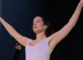 Rosalía conquista Francia con el inicio de su gira ‘Lux’: un ritual sagrado entre el templo y el teatro