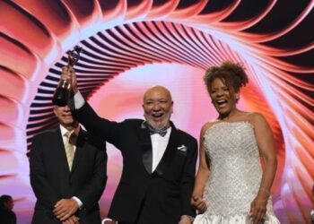 Jochy Santos: El ascenso del joven de Don Bosco a soberano de la comunicación dominicana