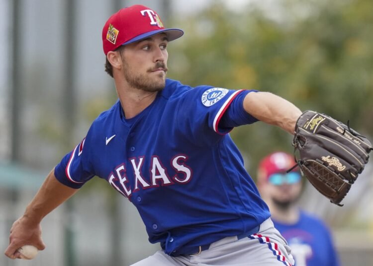 Inesperada noticia en pleno partido: Manager de los Rangers sorprende a su novato estrella