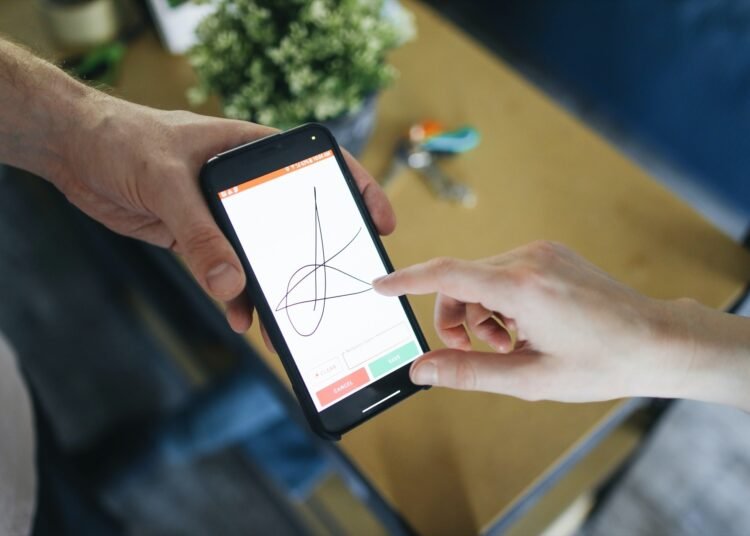 Firma digital: la clave para acelerar tus cierres de negocio y reducir costos drásticamente