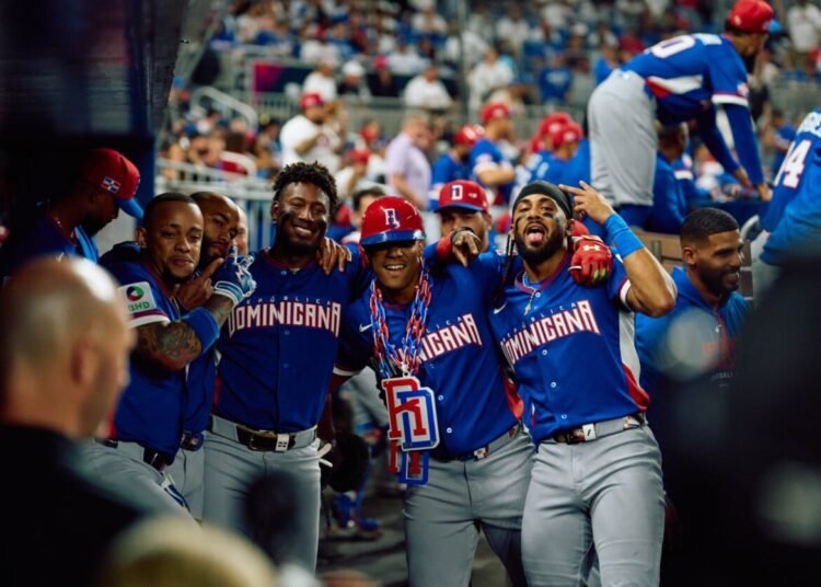 República Dominicana vence 7-5 a Venezuela y avanza en el Clásico Mundial de Béisbol