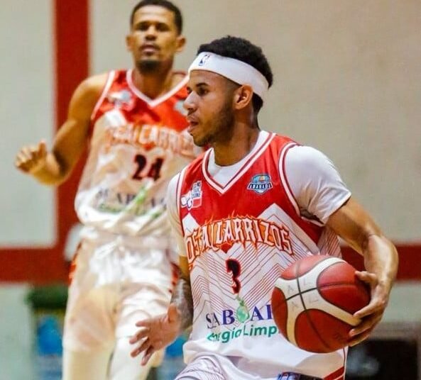 ¡Imparables! Caminantes de Los Alcarrizos conquistan su tercera victoria consecutiva en el Baloncesto Superior 2026