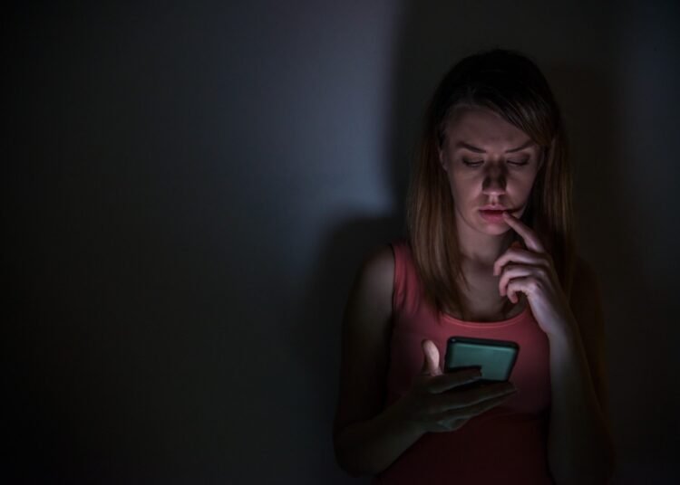 1 de cada 5 mujeres en América Latina sufre vigilancia digital por parte de su pareja