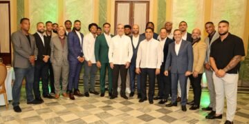 Luis Abinader cena este lunes con el equipo dominicano del Clásico Mundial de Béisbol