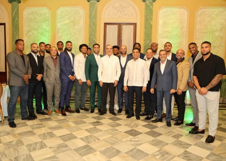 Luis Abinader cena este lunes con el equipo dominicano del Clásico Mundial de Béisbol